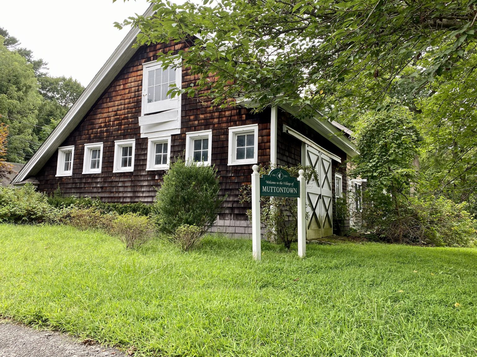 Muttontown, Nassau, NY — neighborhood view — Joseph DeVito Real Estate Attorney & Associate Real Estate Broker
